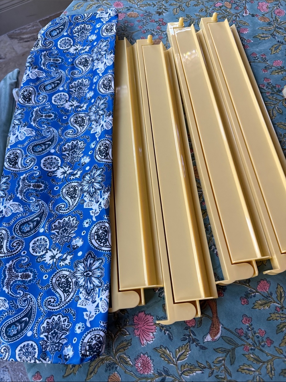 Mahjong Yellow 17” Racks /w attached pushers. Storage bag included. New